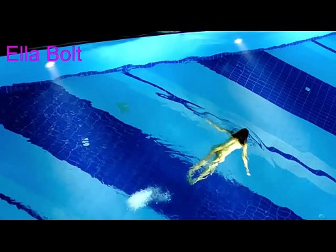 ❤️ Não consigo parar de observar, jovem loira apanhada nadando nua na piscina do resort ELLA BOLT Porno fodido em porno pt-br.porngameshub.ru ﹏